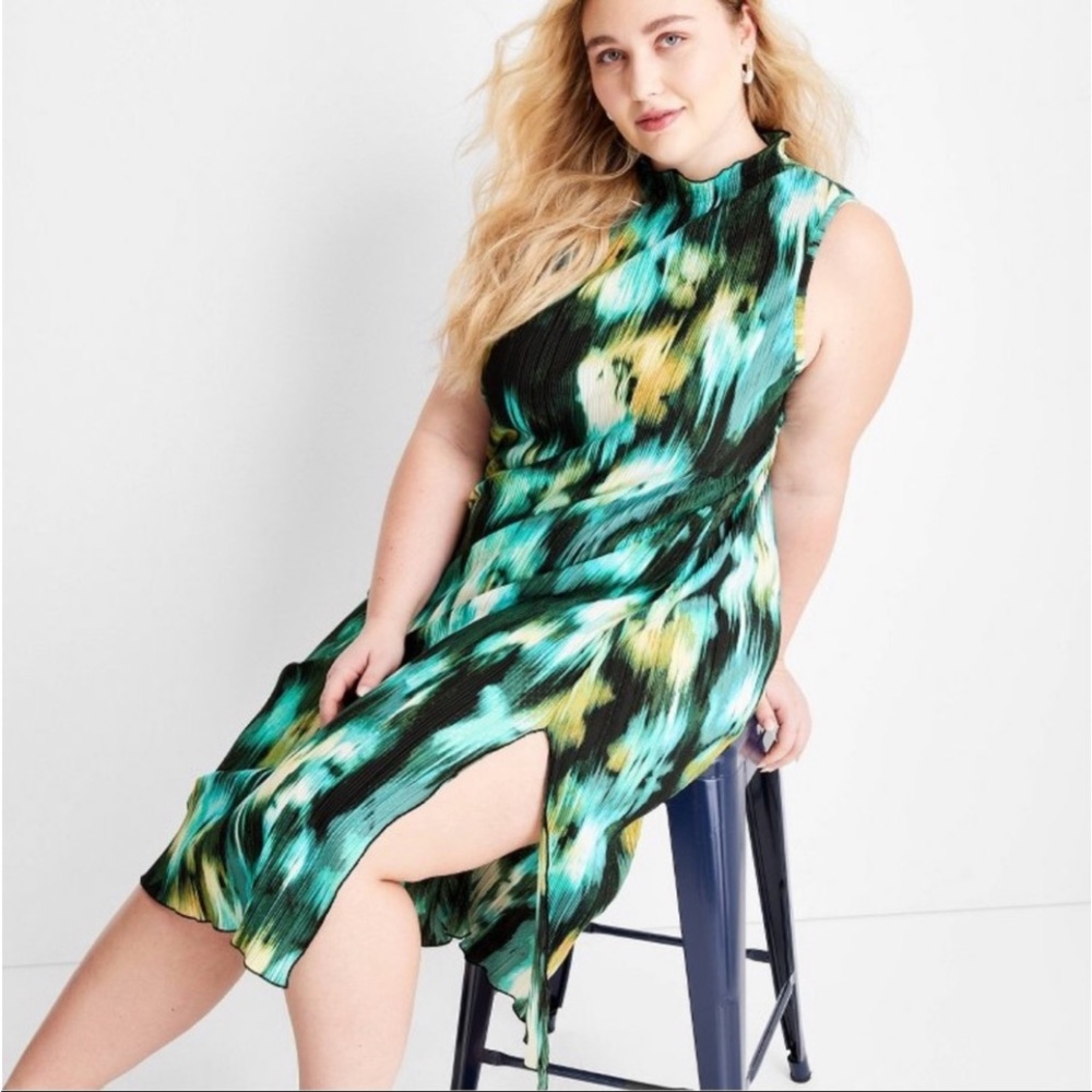 Women's Watercolor Plisse Midi Dress
Future Collective Black Floral